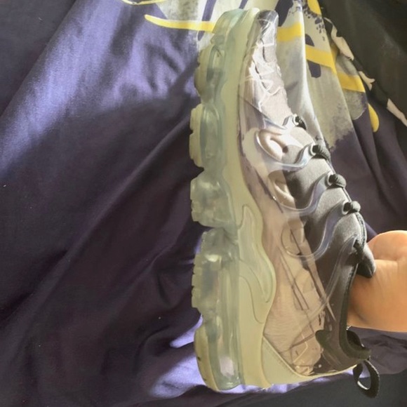 NIKE AIR VAPORMAX PLUS. Only wore one time l main image 5